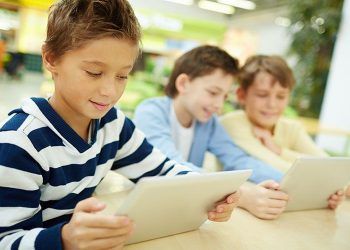Niños Colombianos dedican entre 5 y 10 horas a la semana a navegar en internet.