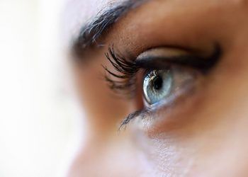 Cómo proteger la salud del ojo humano con el uso de los dispositivos móviles