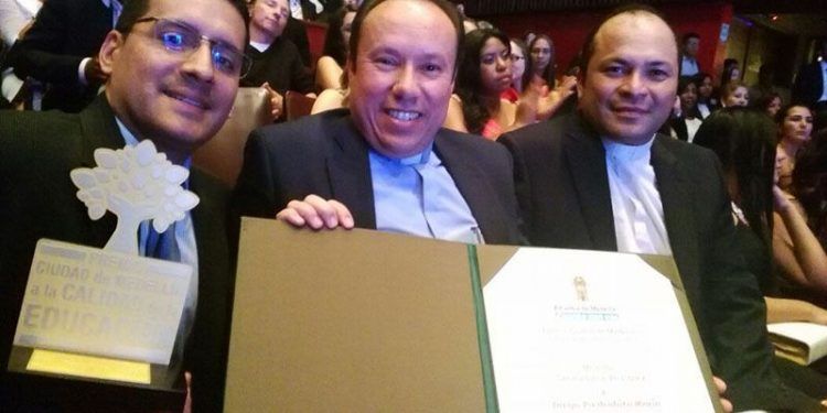 Cibercolegio UCN, ganador en premios Ciudad de Medellín a la Calidad de la educación 2016
