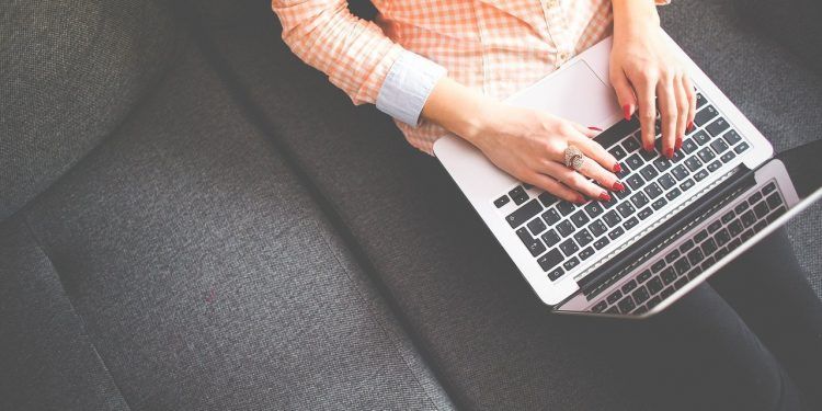 ¿Cómo es estudiar en línea en Universidad IEU?