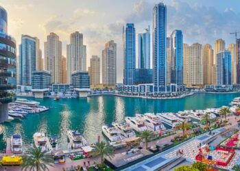 Viviendas de lujo firmadas por marcas de lujo redefinen el real estate de ultra-lujo con branded residences y experiencia residencial premium.