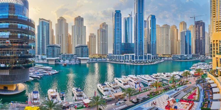 Viviendas de lujo firmadas por marcas de lujo redefinen el real estate de ultra-lujo con branded residences y experiencia residencial premium.