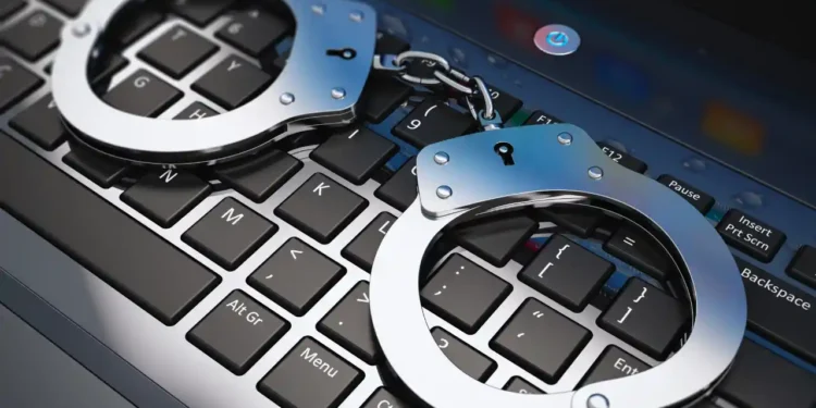 Esposas sobre un teclado